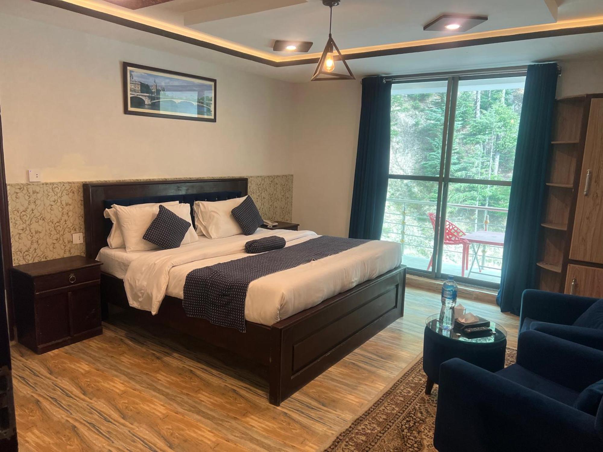 Hotel Birmingham Palace Kalam By Khan Familia Exterior photo